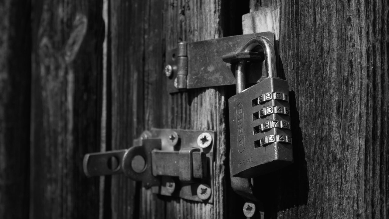 息子の反抗期に終止符を！小学生の反抗期の原因や対処法は？